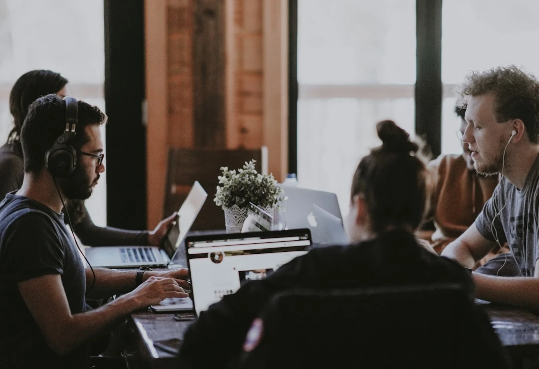 xe-o-to-dien-2-cho-ngoi-tre-em-trai-nghiem-thu-vi-tu-goc-nhin-chuyen-gia